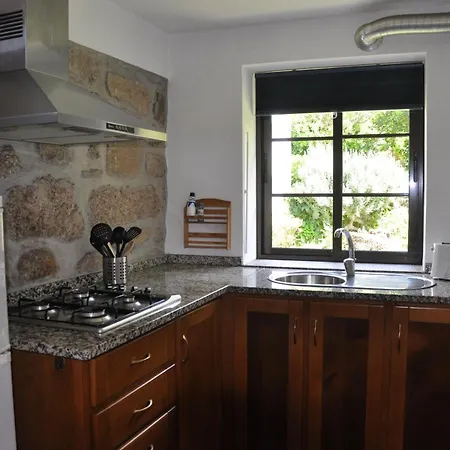 Casa-palmeira-quinta-da-encavalada-relaxing-holiday-house-with-beautiful-view-and-swimmingpool Holiday home